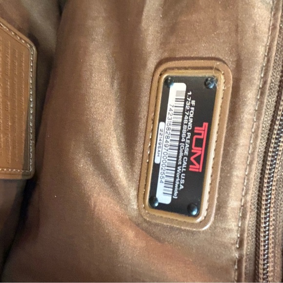 TUMI Large Overnight Bag With Black Shoulder Strap Lined Interior Pocket - Picture 14 of 16